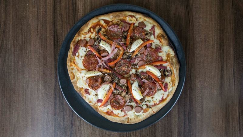 The 1939 Special pizza topped with mushrooms, ham, bacon and pepperoni